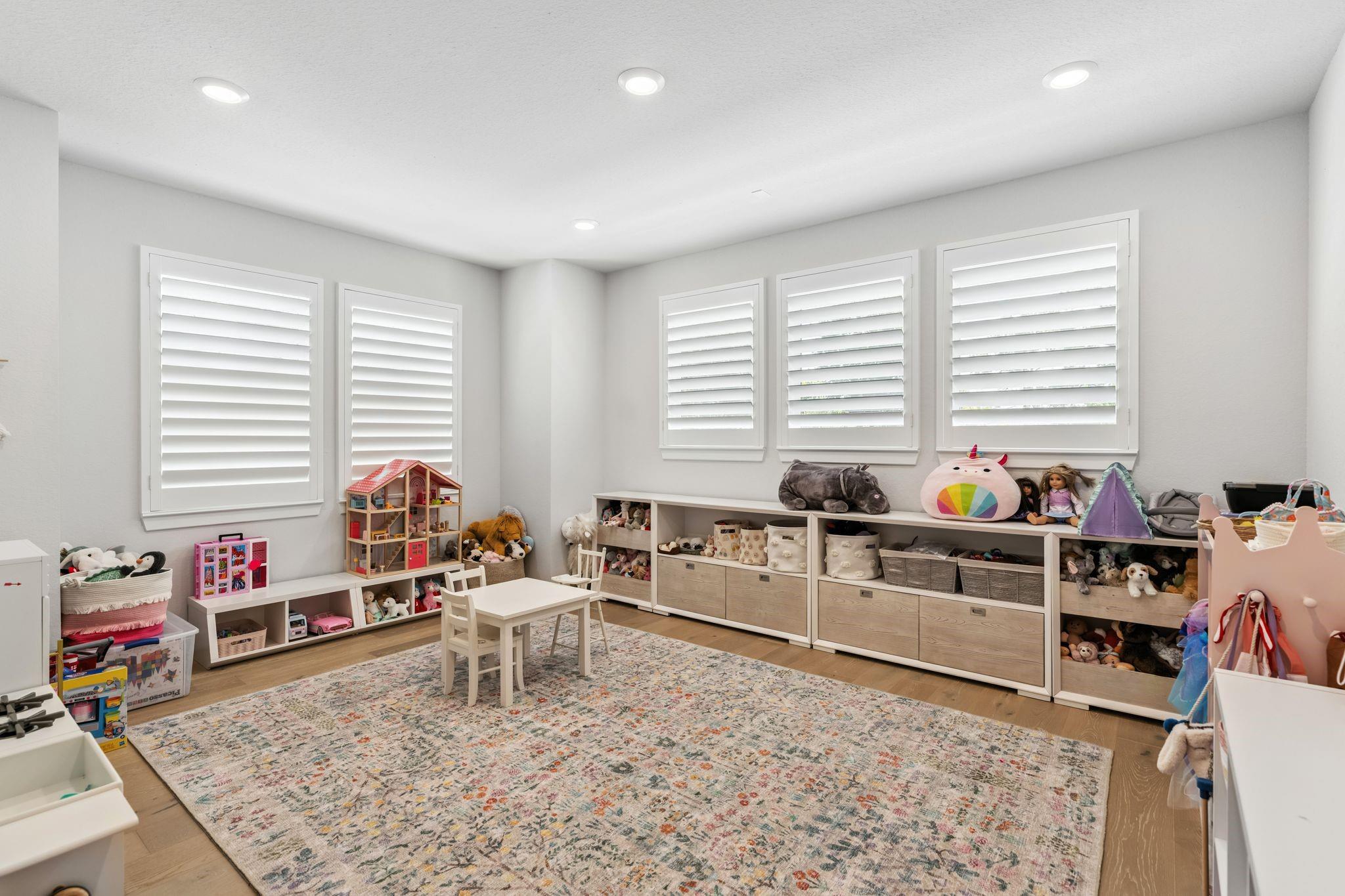 24 Mariposa Woods Drive