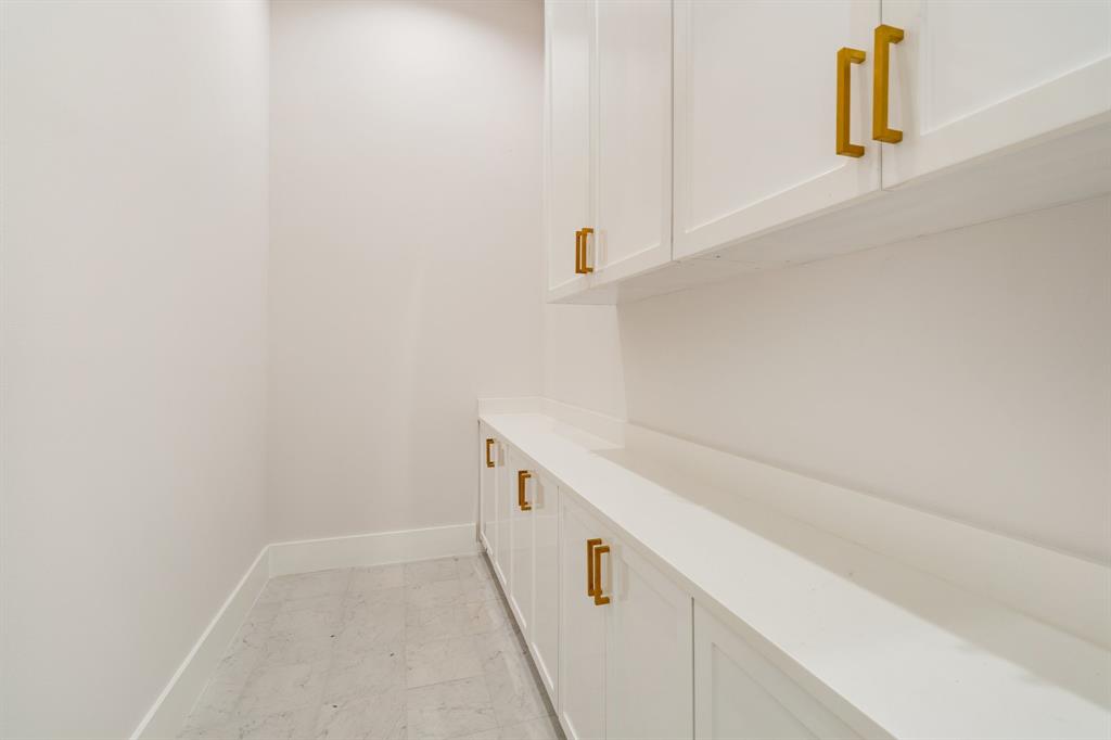 23319 Vista De Tres Lagos Drive