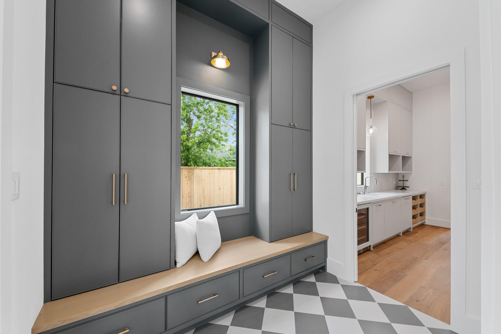 216 W 31st Street