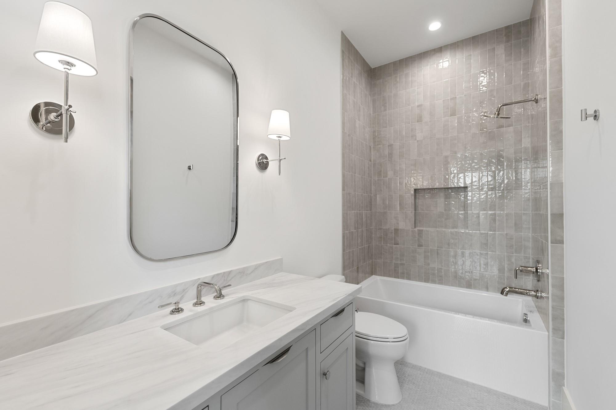 216 W 31st Street