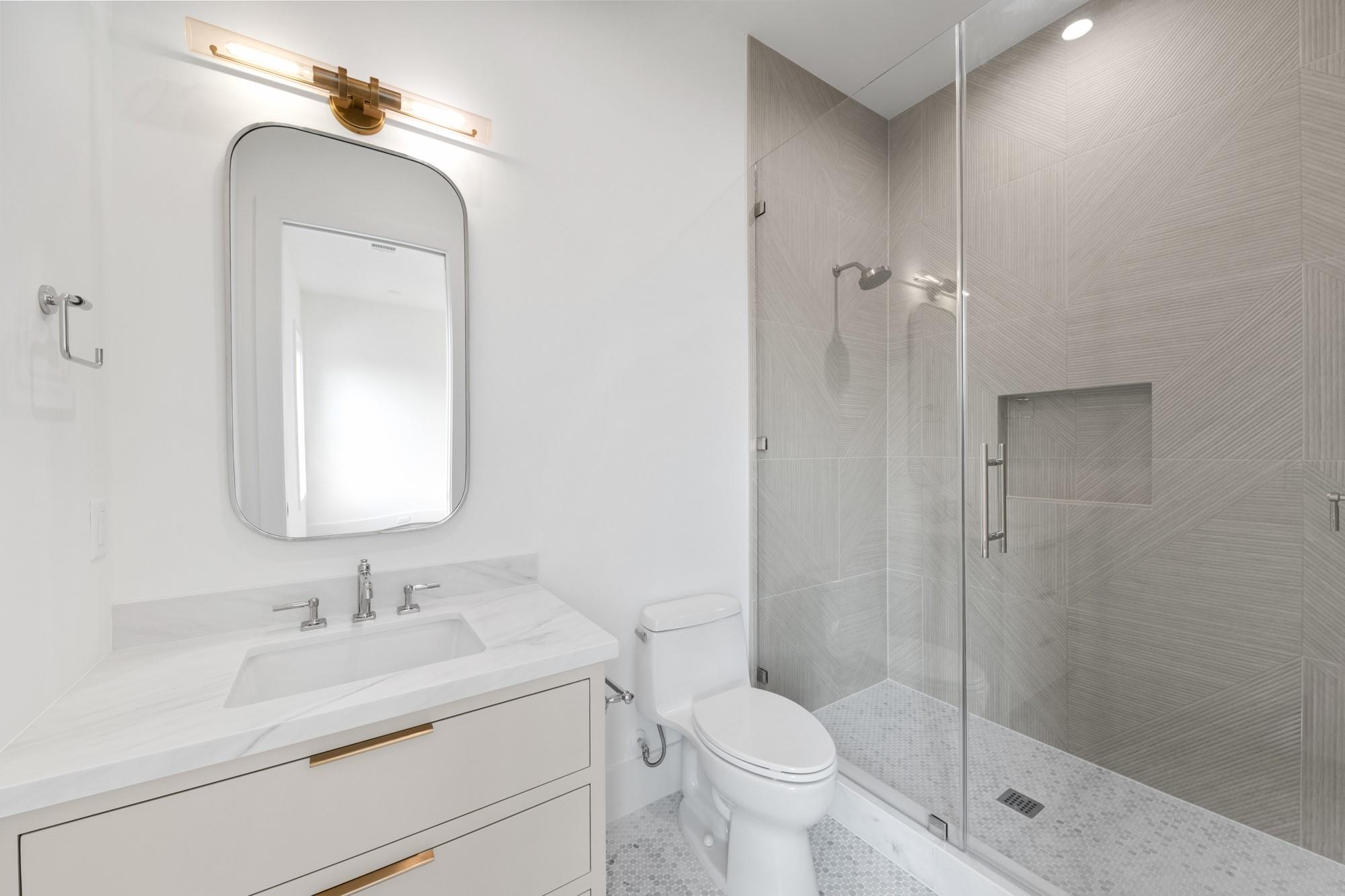 216 W 31st Street