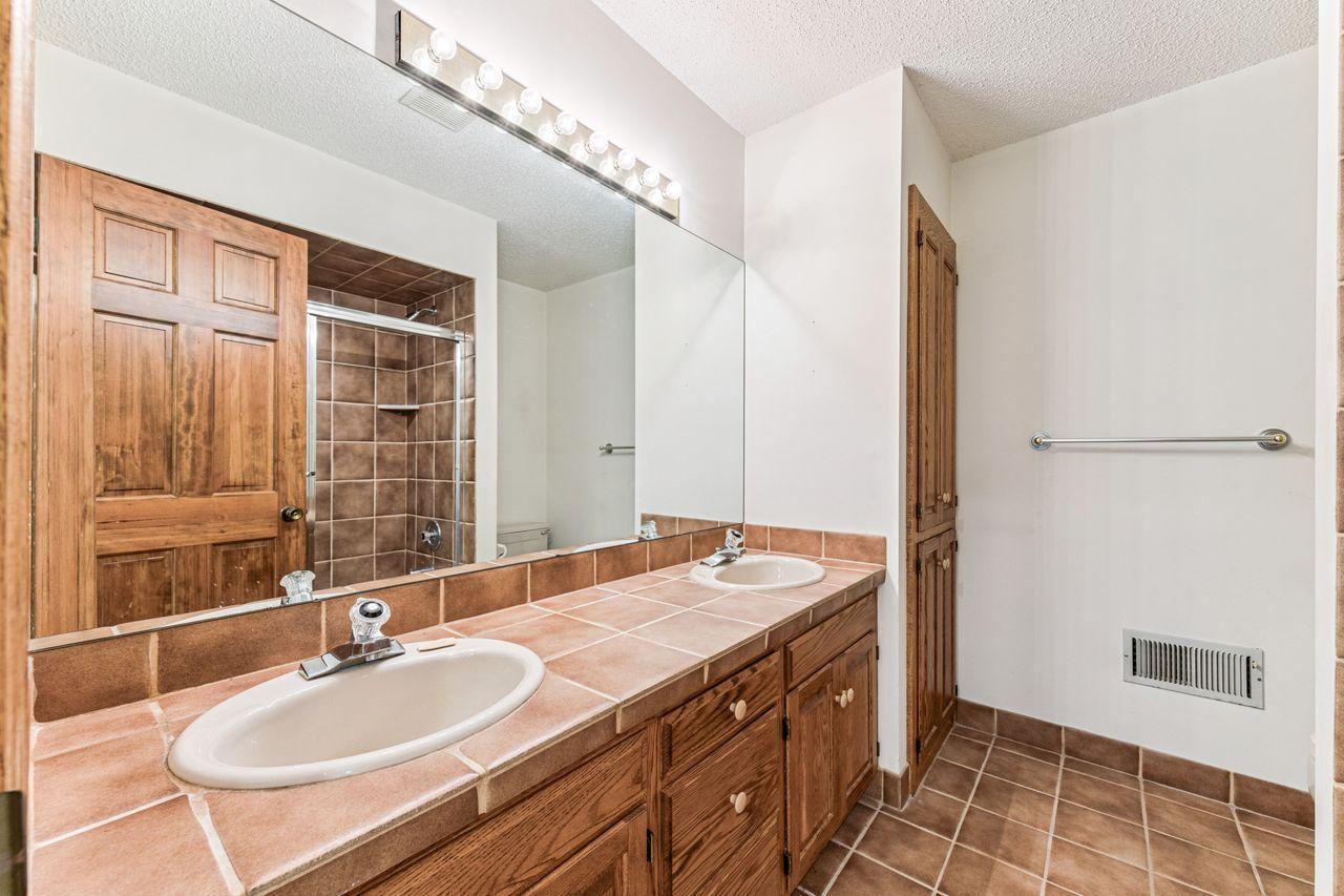 10752 Mount Curve Road