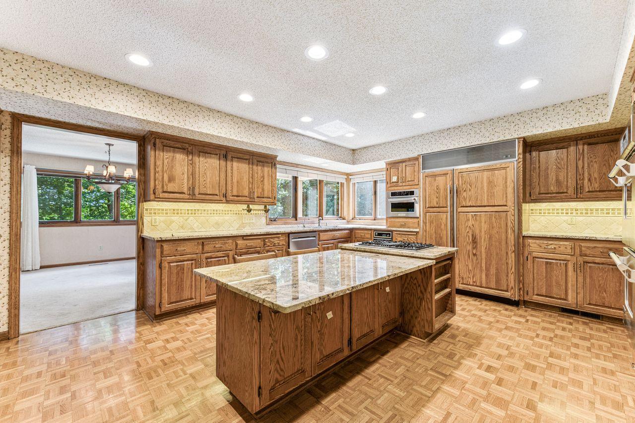 10752 Mount Curve Road