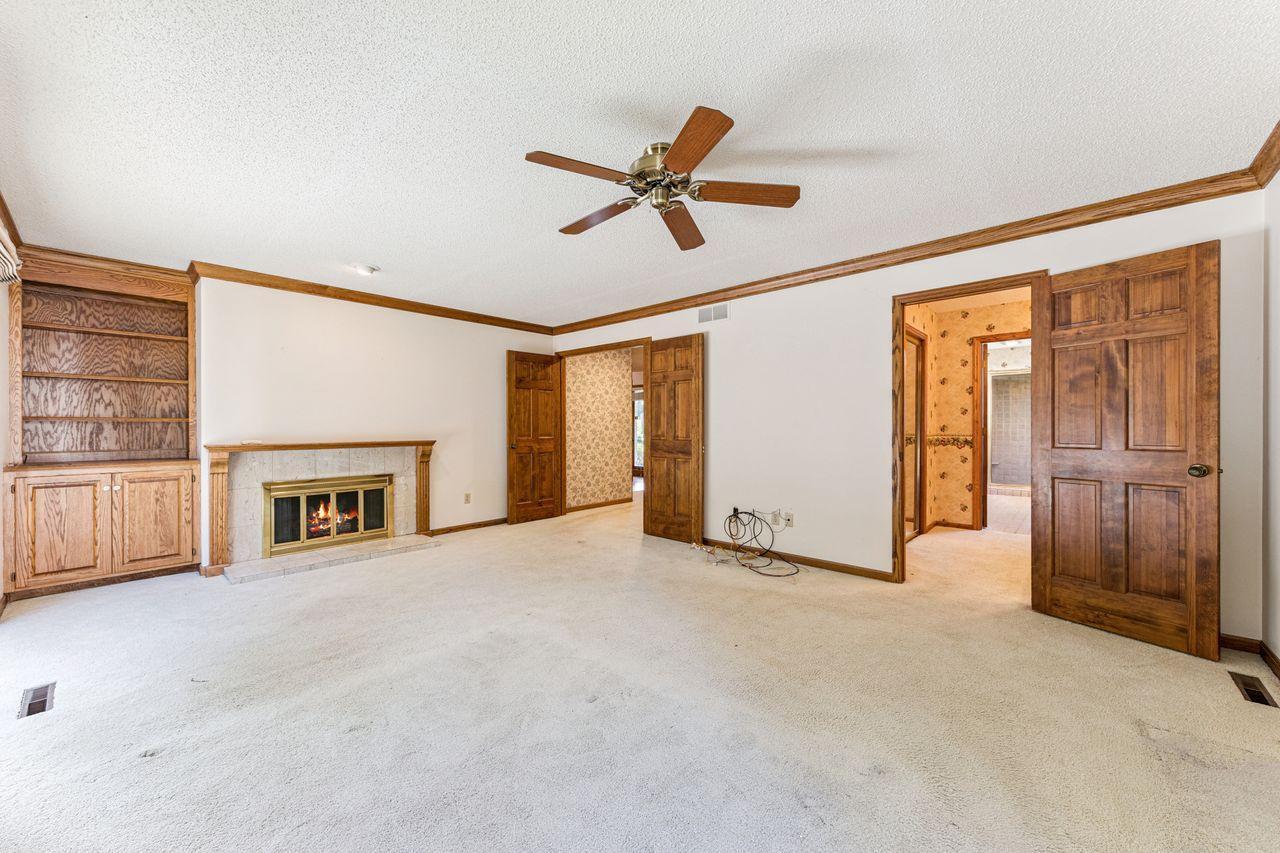 10752 Mount Curve Road