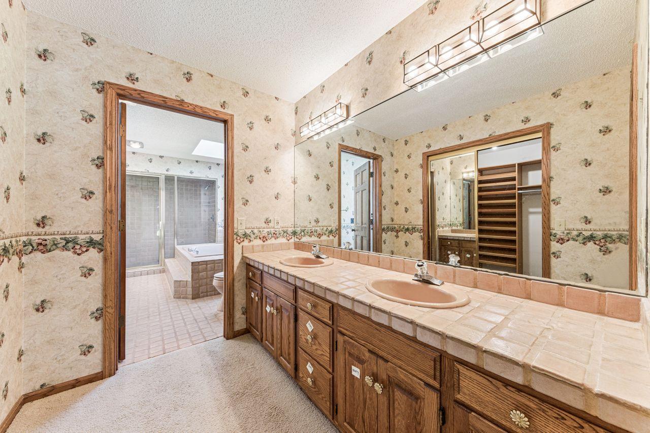 10752 Mount Curve Road