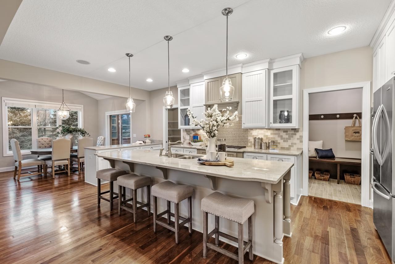 7060 millcreek Lane N