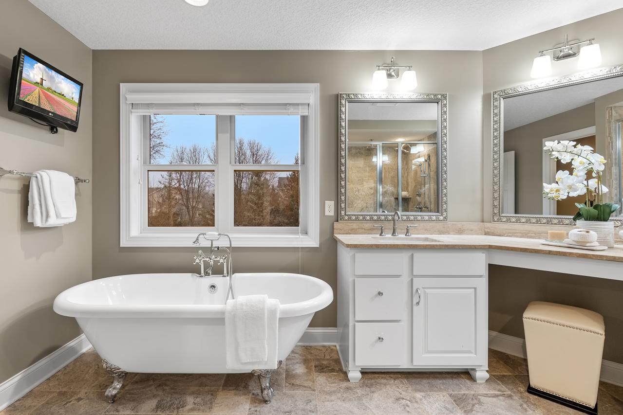 7060 millcreek Lane N