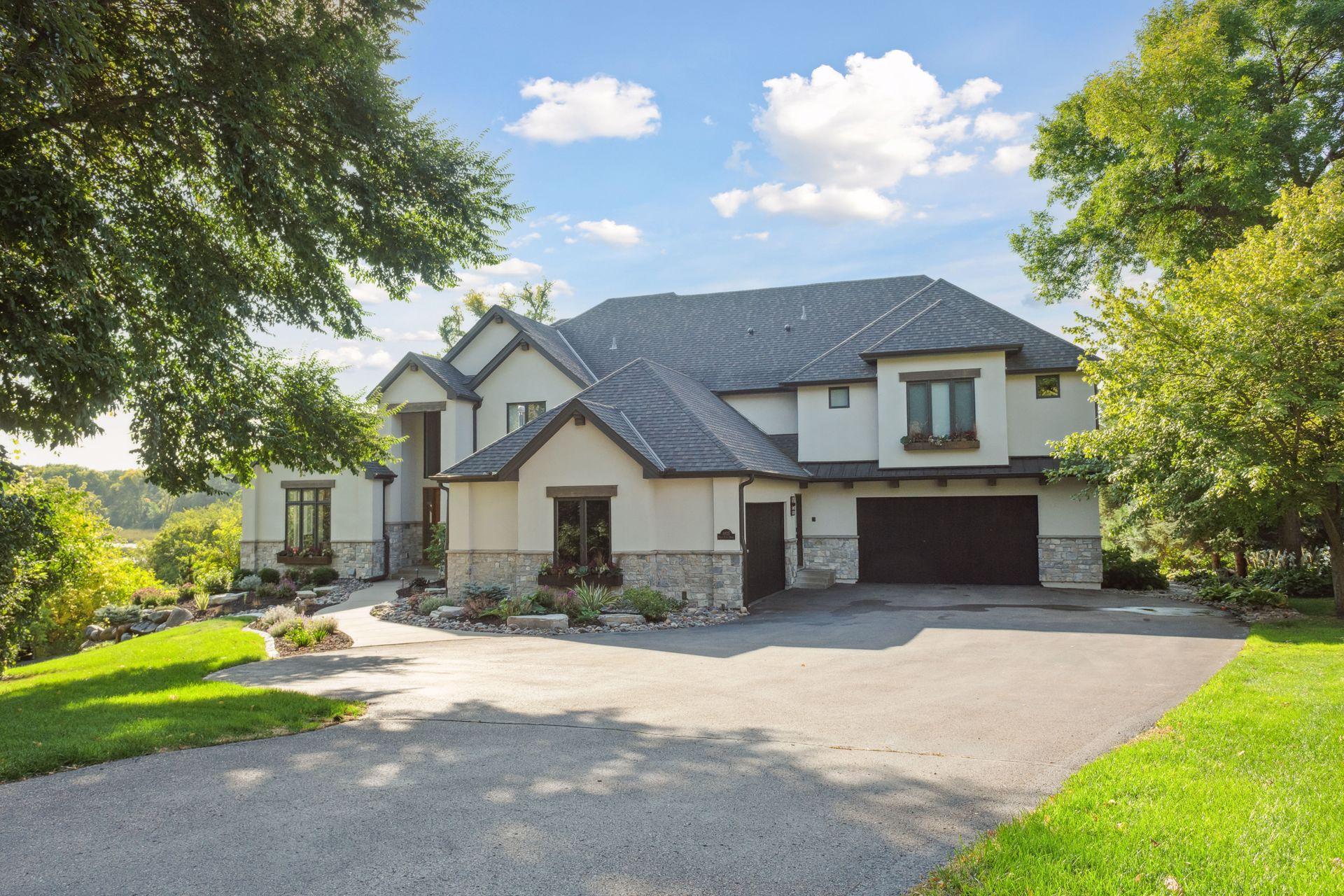 8825 Ridge Ponds Drive