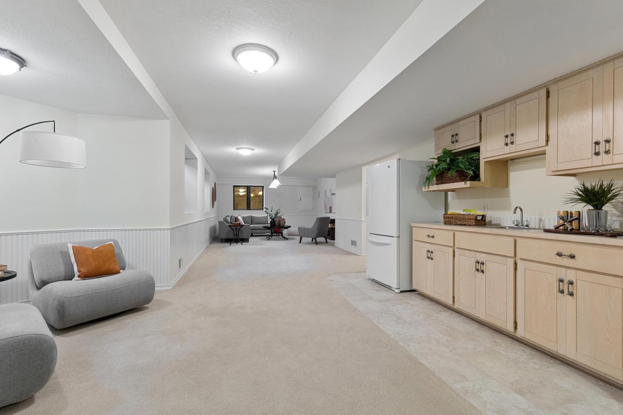 14930 Richards Drive W