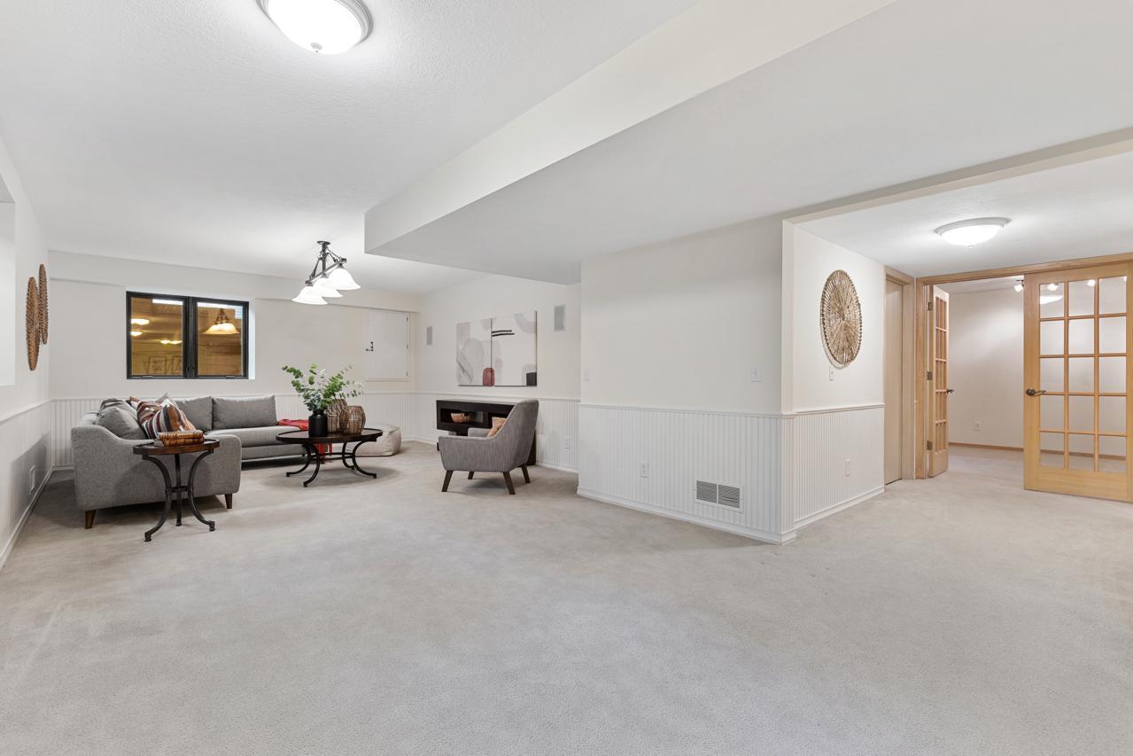 14930 Richards Drive W