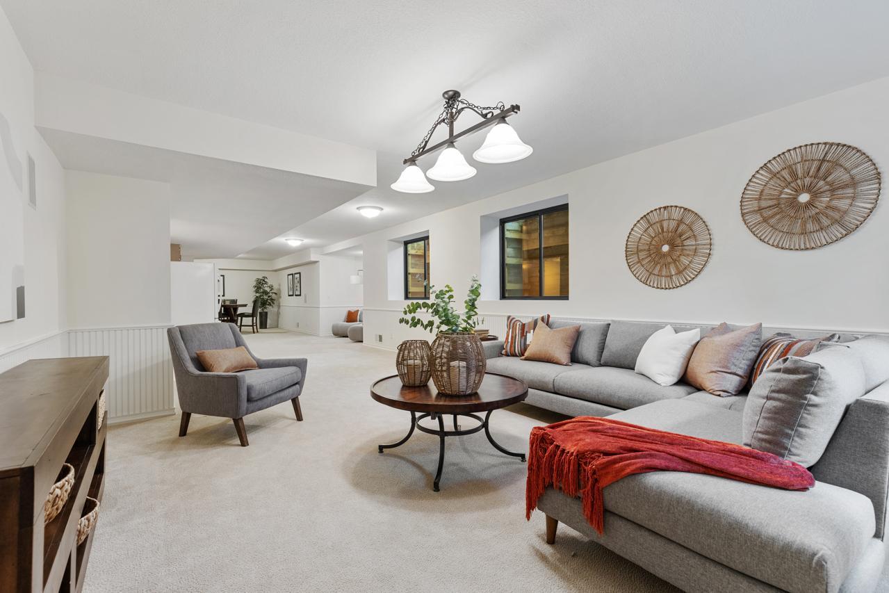 14930 Richards Drive W