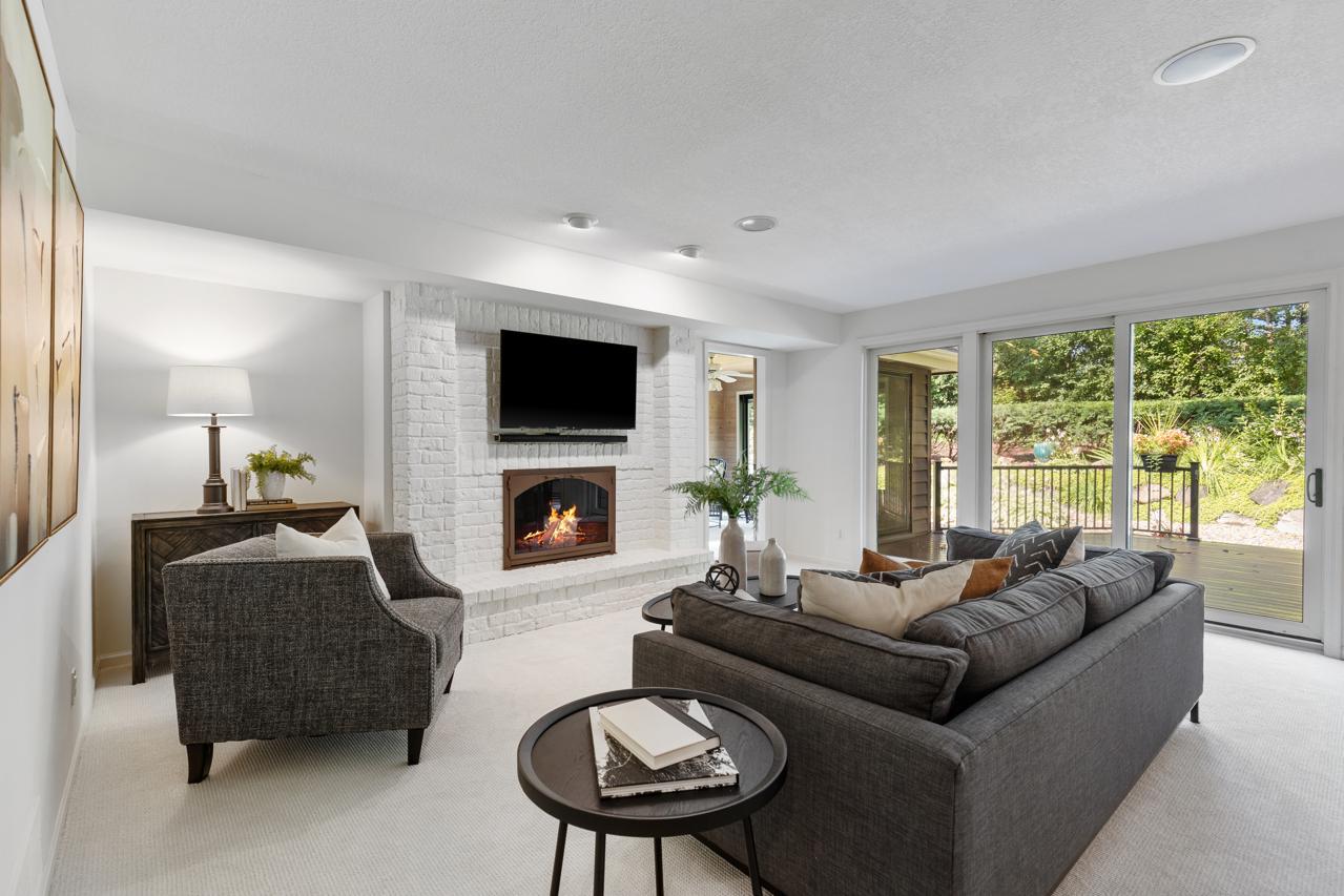 14930 Richards Drive W