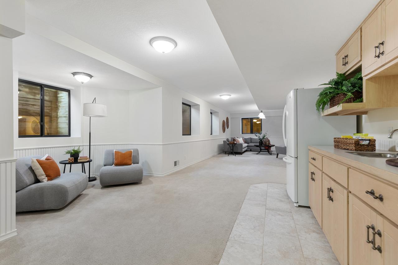 14930 Richards Drive W