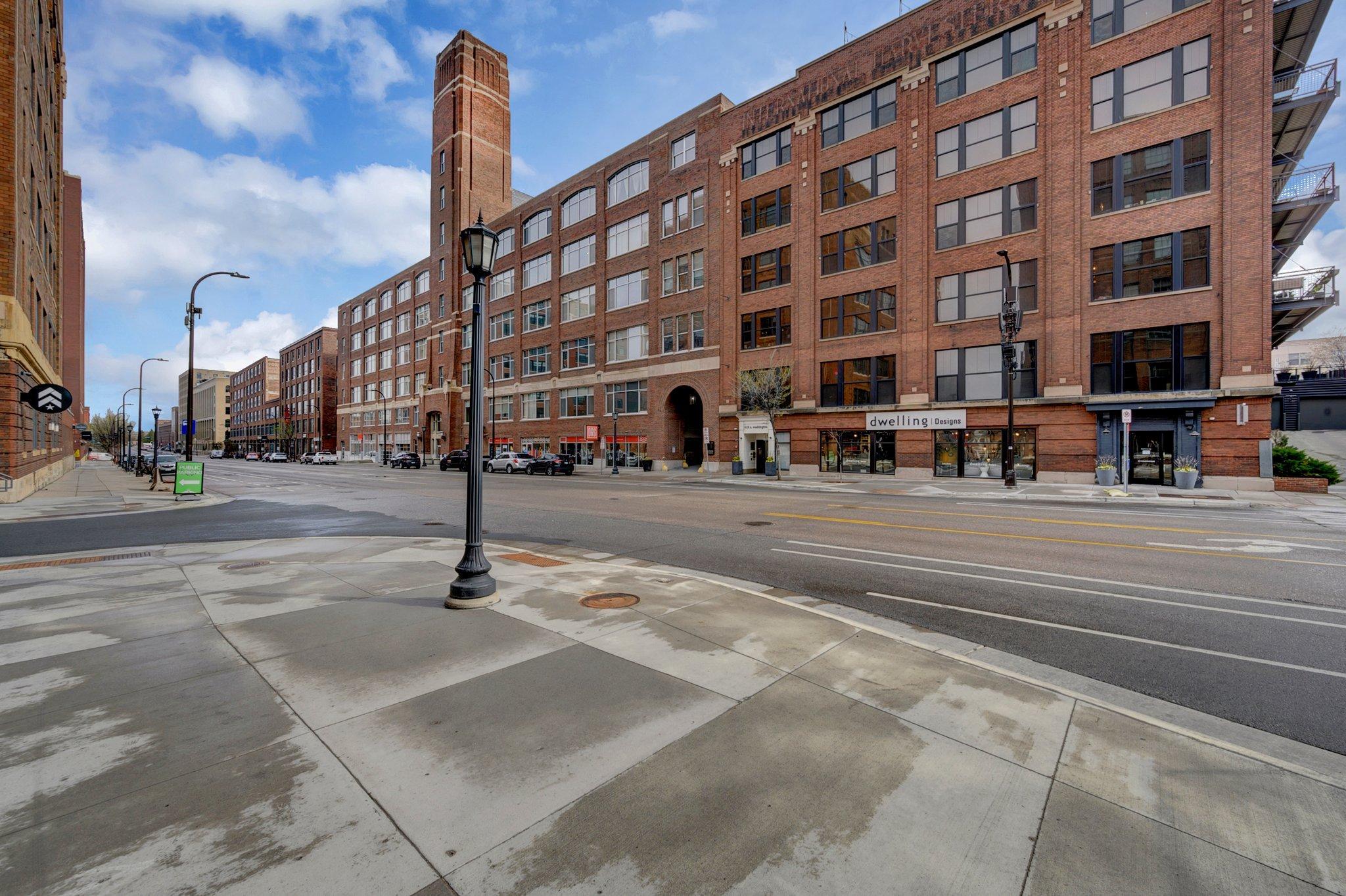 700 Washington Avenue N Unit: 418