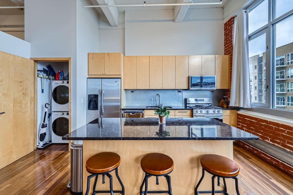 700 Washington Avenue N Unit: 418