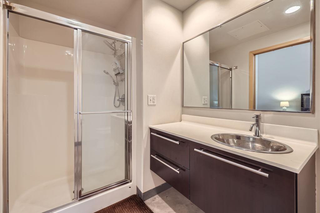 700 Washington Avenue N Unit: 418