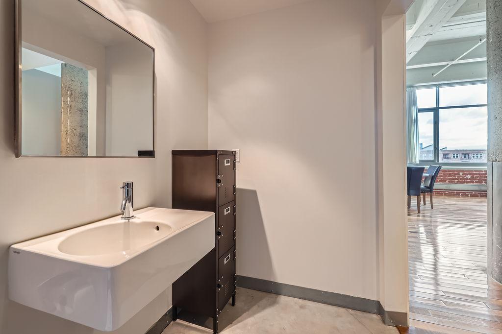 700 Washington Avenue N Unit: 418