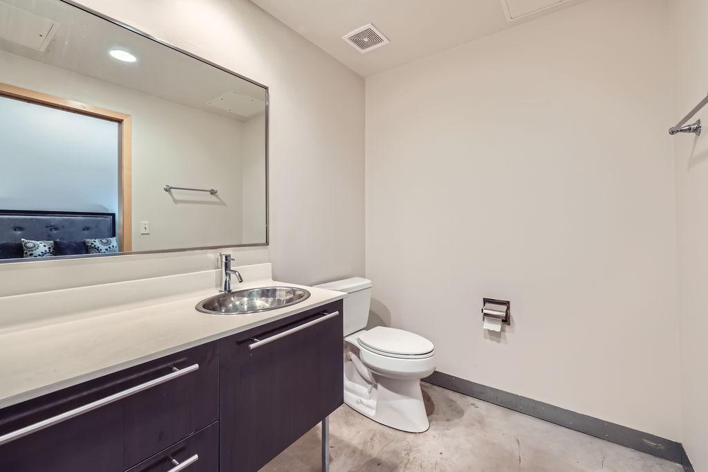 700 Washington Avenue N Unit: 418