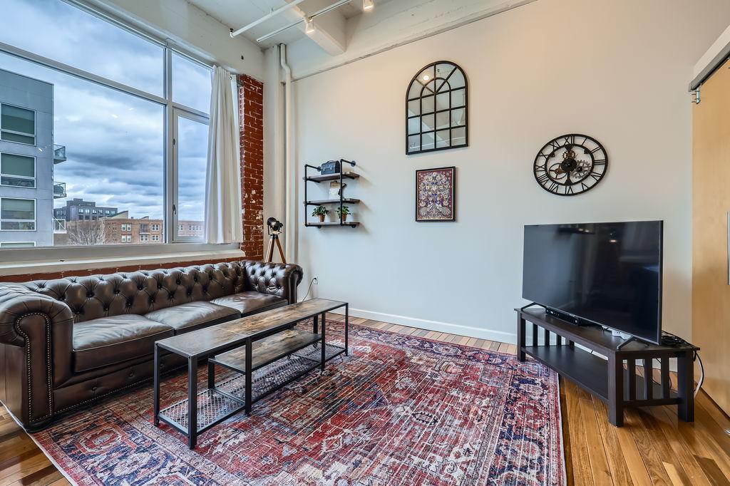 700 Washington Avenue N Unit: 418