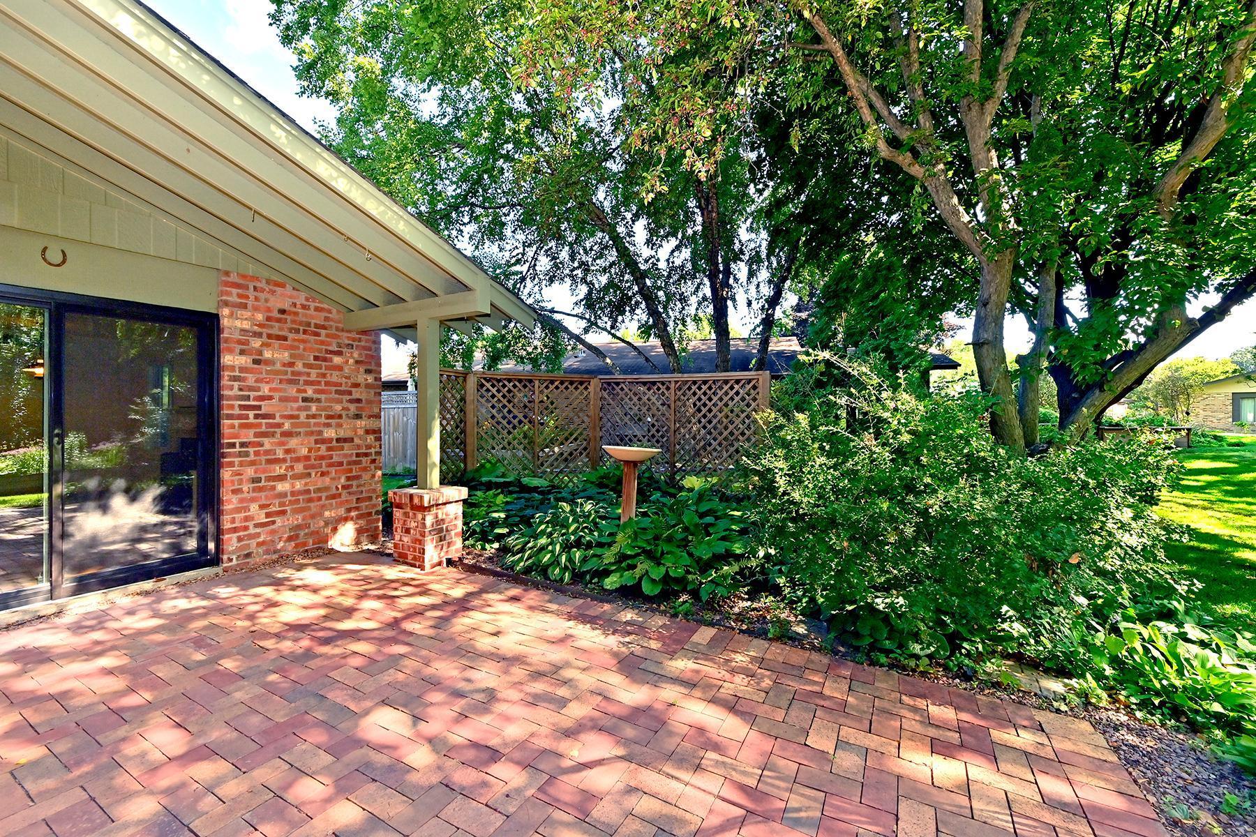 60 Inland Lane N