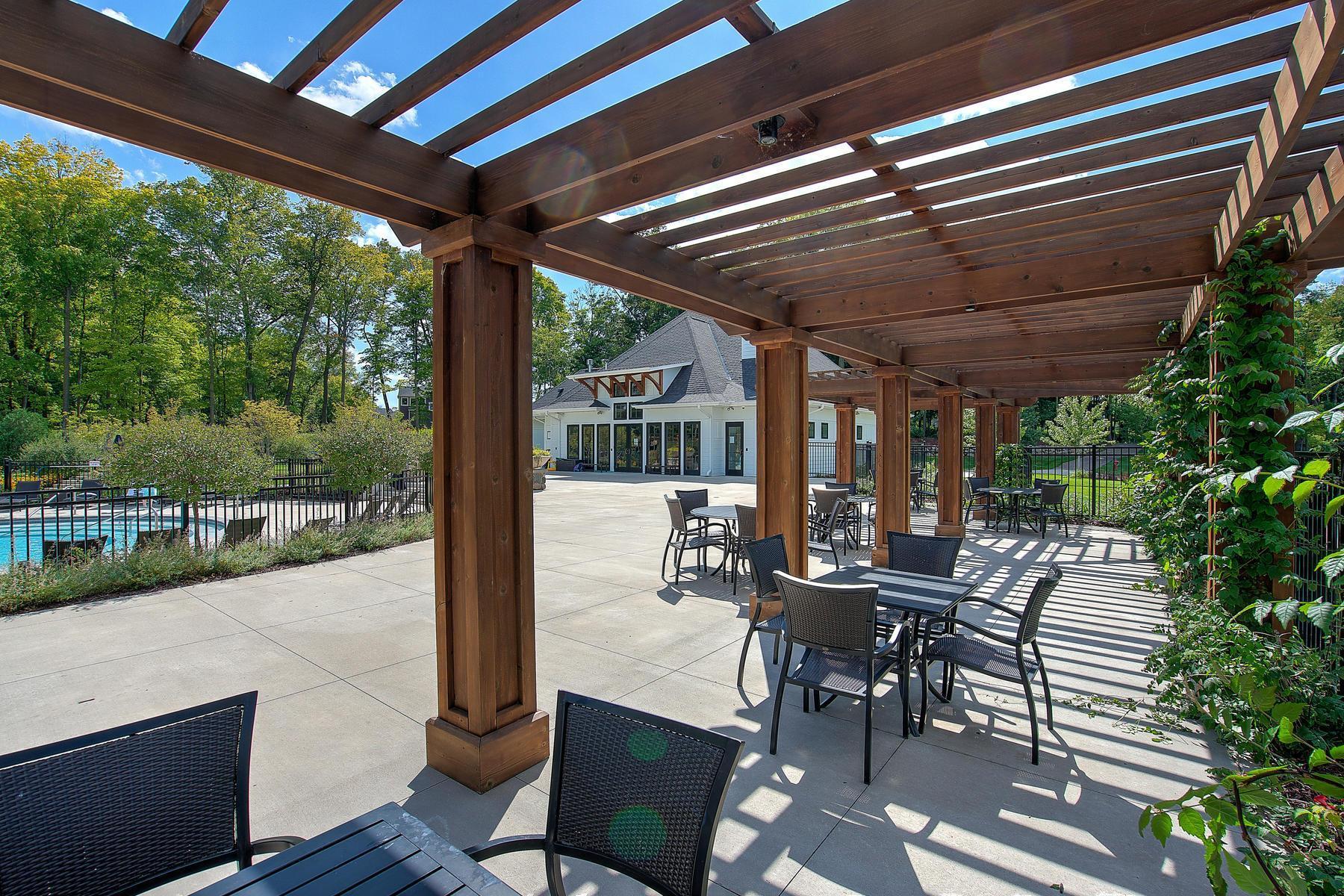 4578 Woodland Cove Parkway