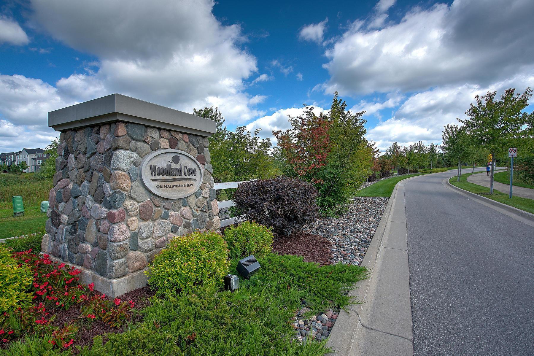 4578 Woodland Cove Parkway