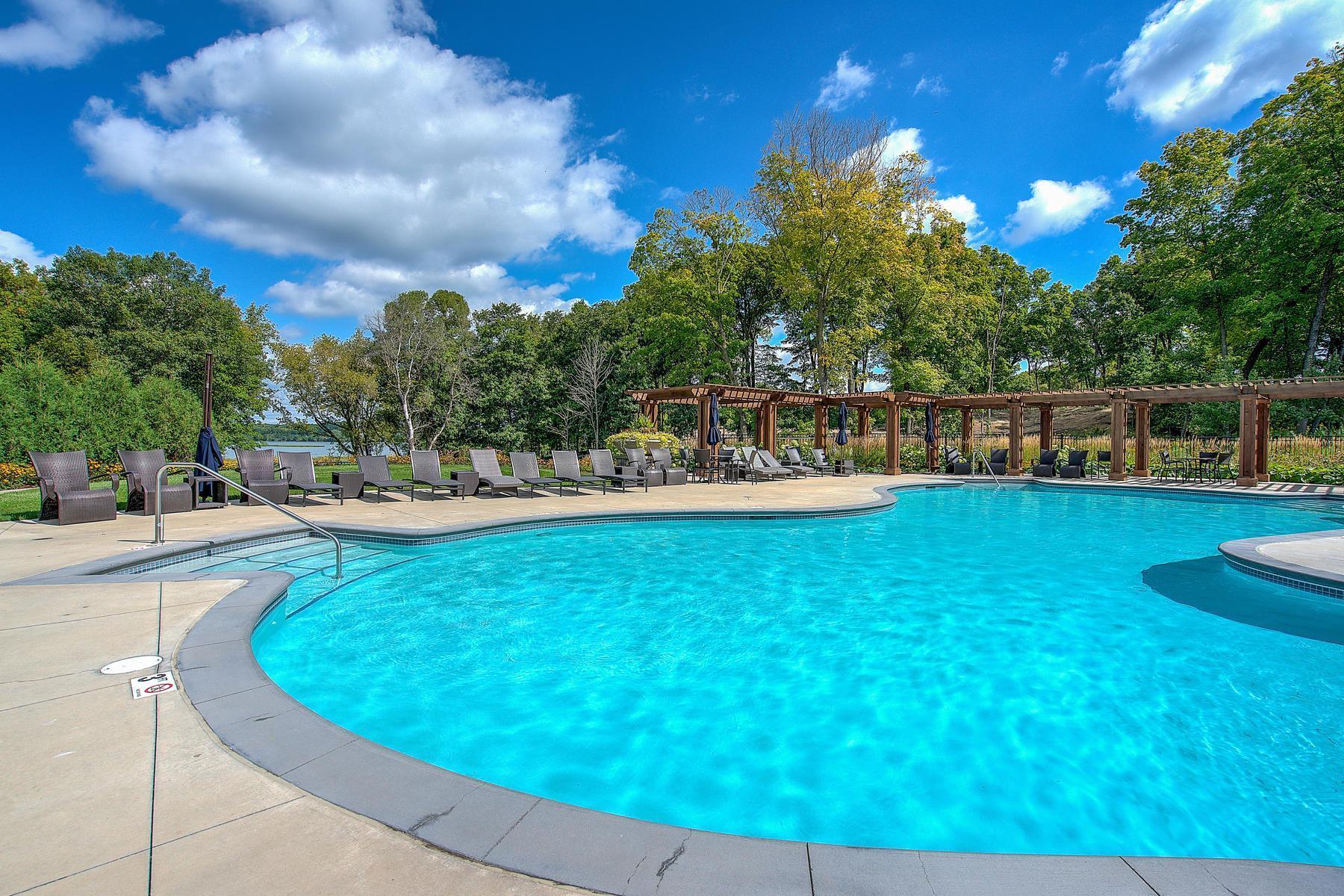 4578 Woodland Cove Parkway