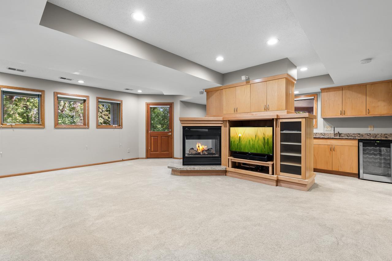 7291 Upper 136th Street W