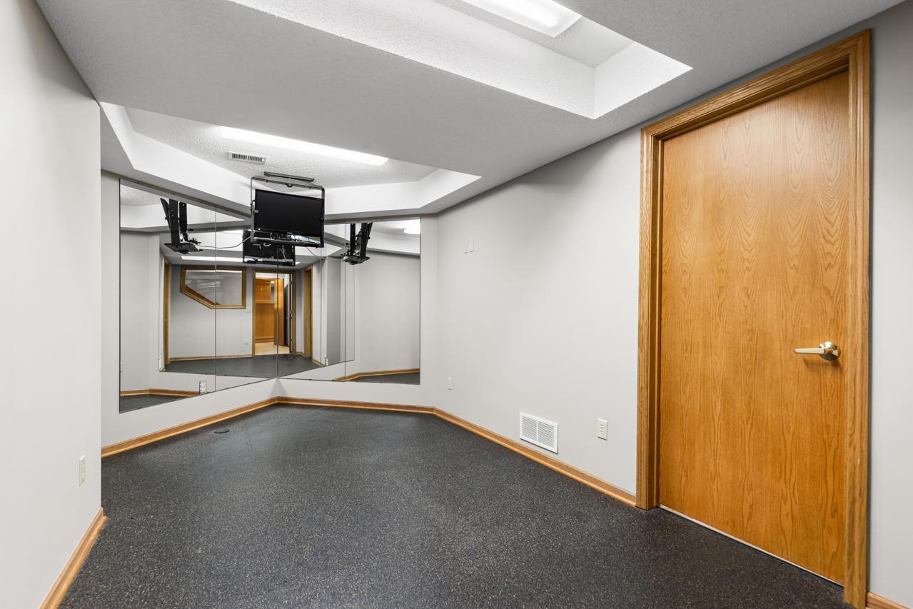 7291 Upper 136th Street W