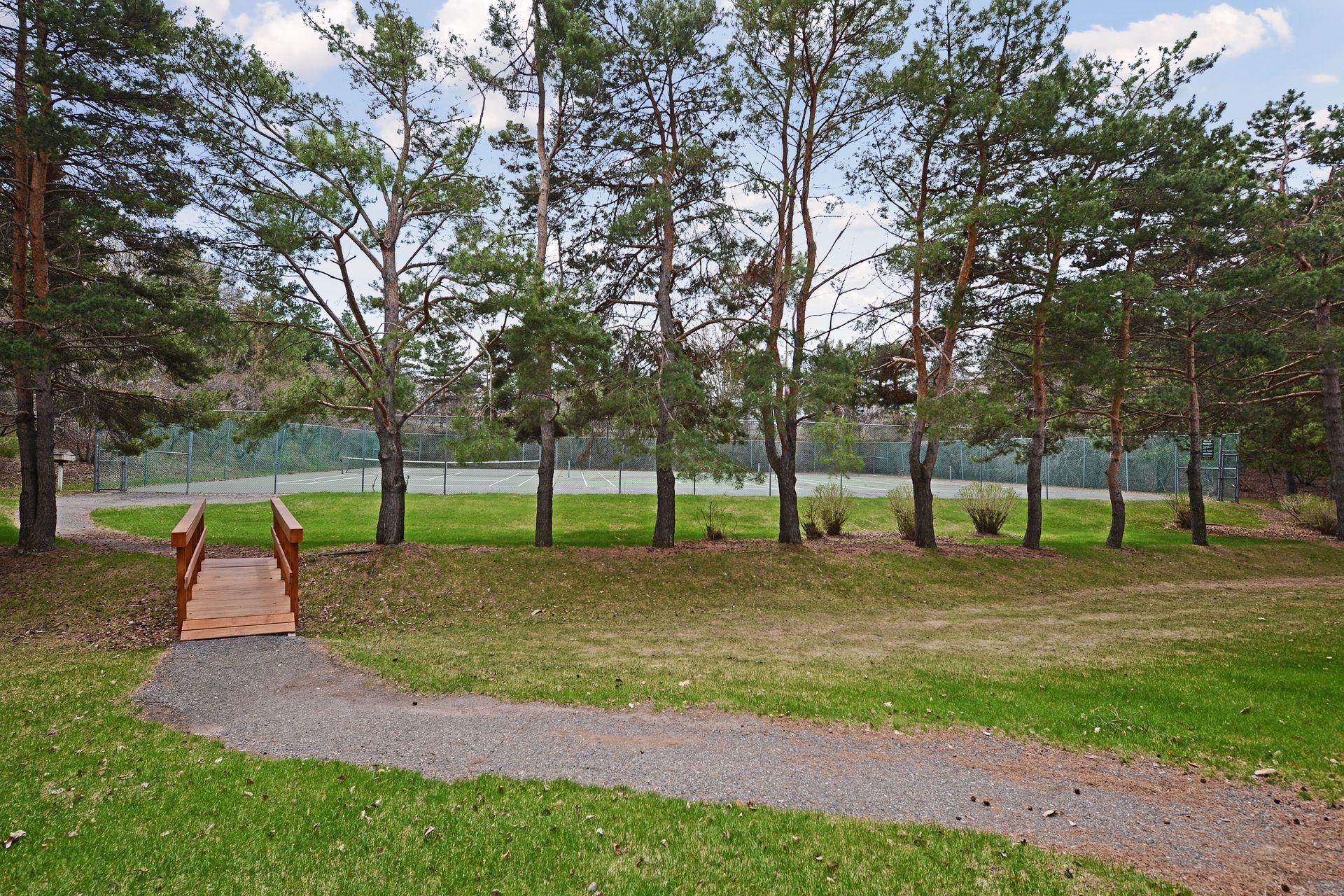 1517 Black Oaks Place N