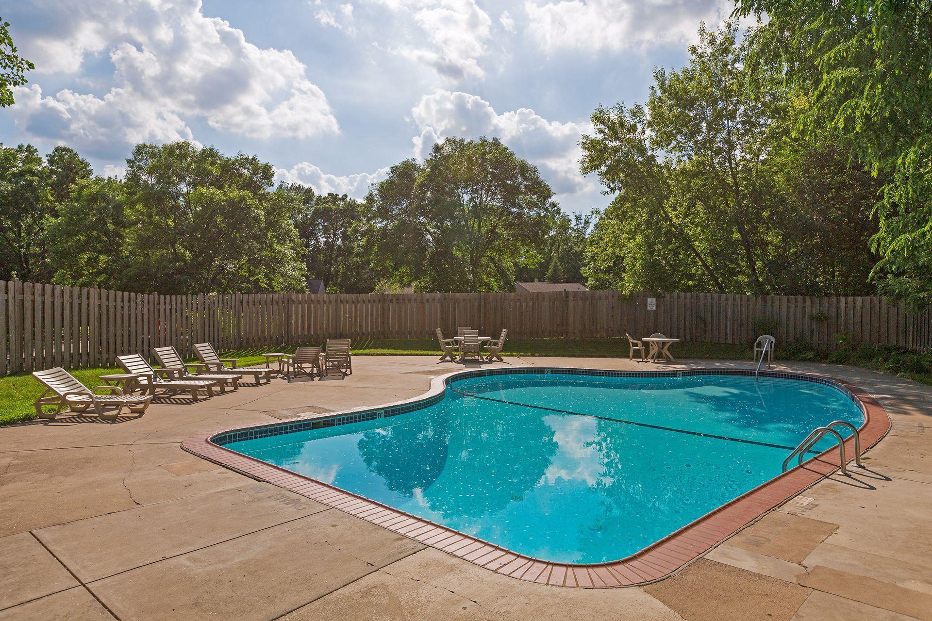 1517 Black Oaks Place N