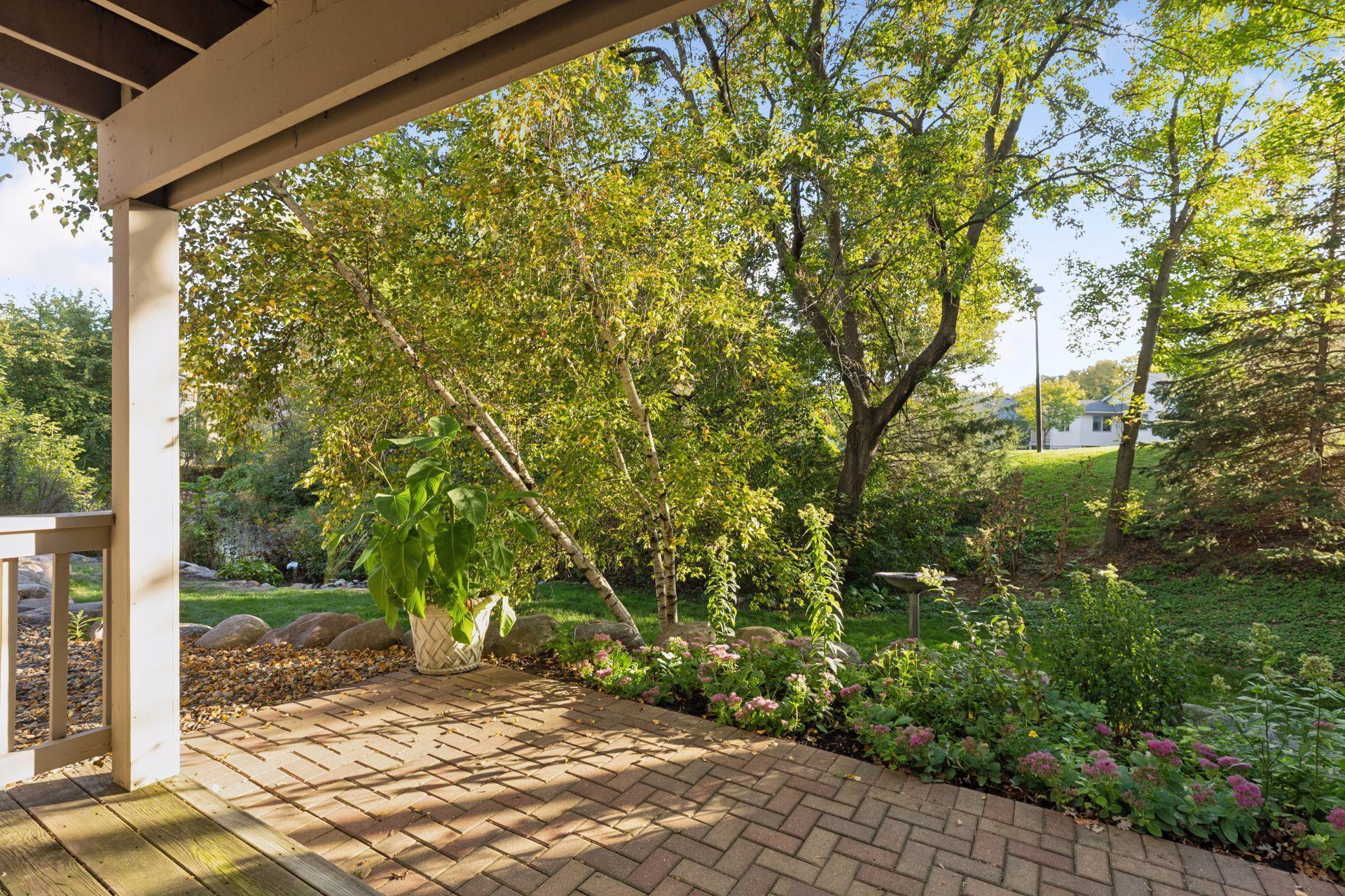 1517 Black Oaks Place N