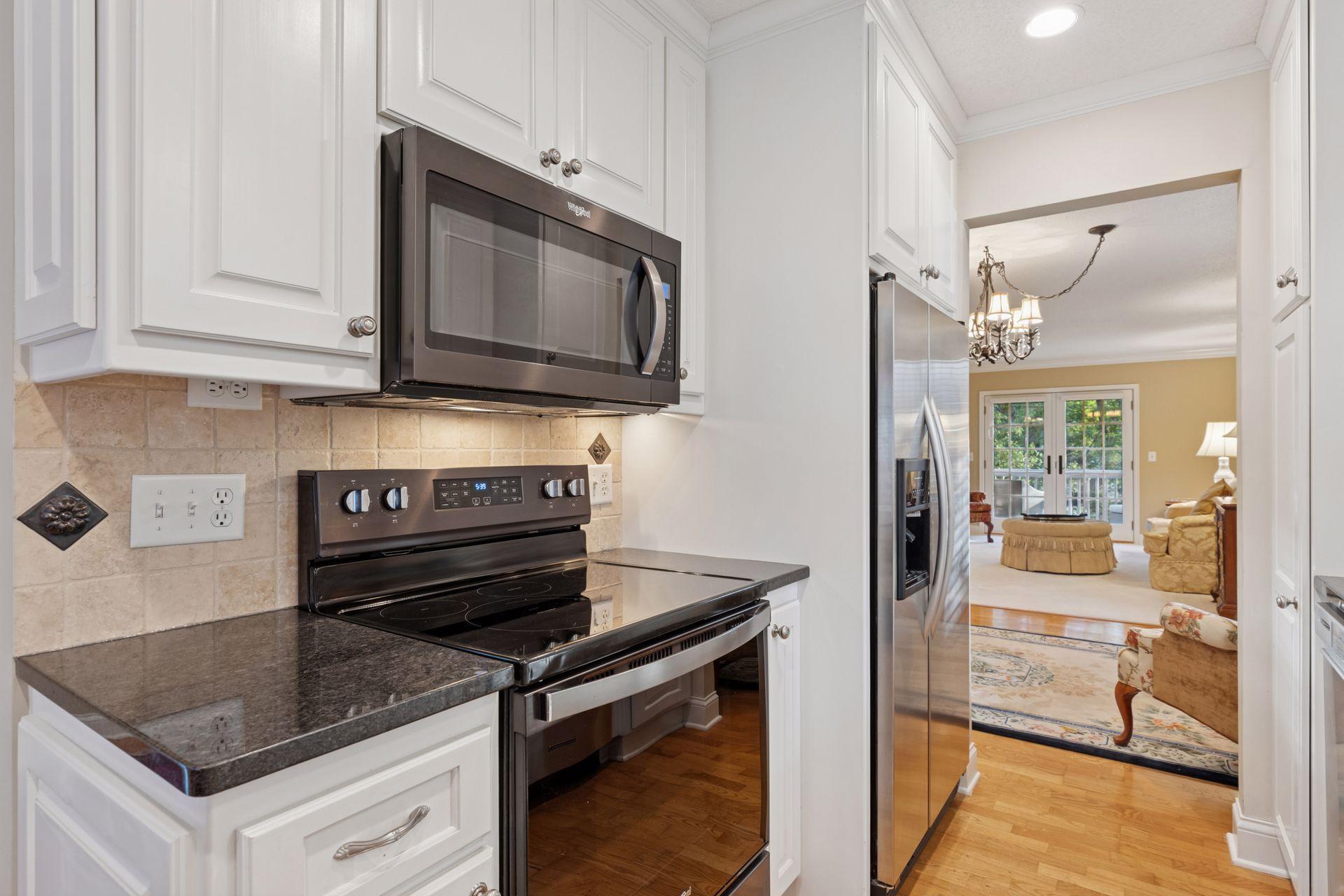 1517 Black Oaks Place N