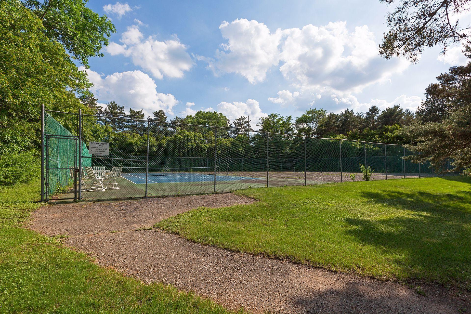 1517 Black Oaks Place N