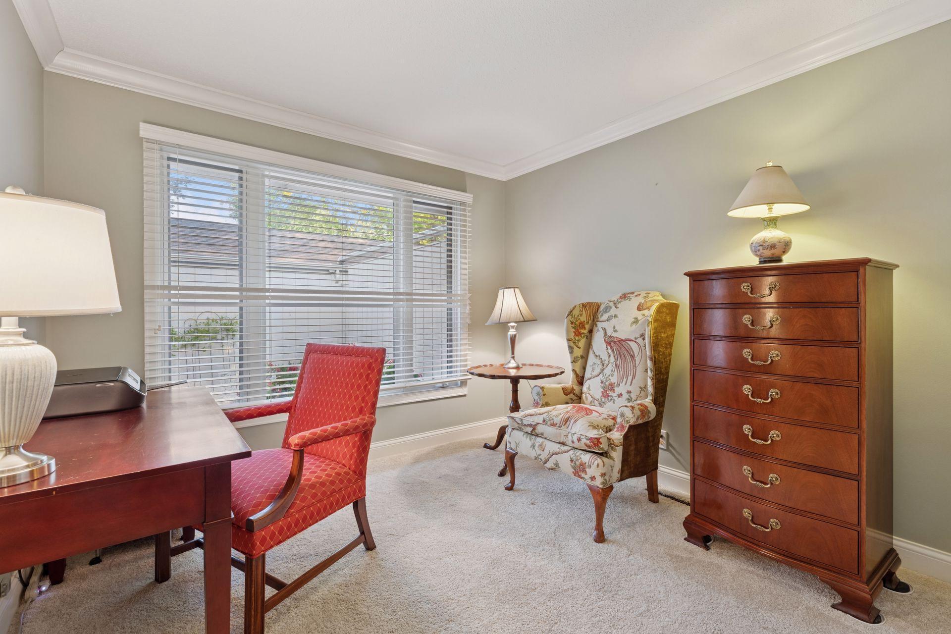 1517 Black Oaks Place N