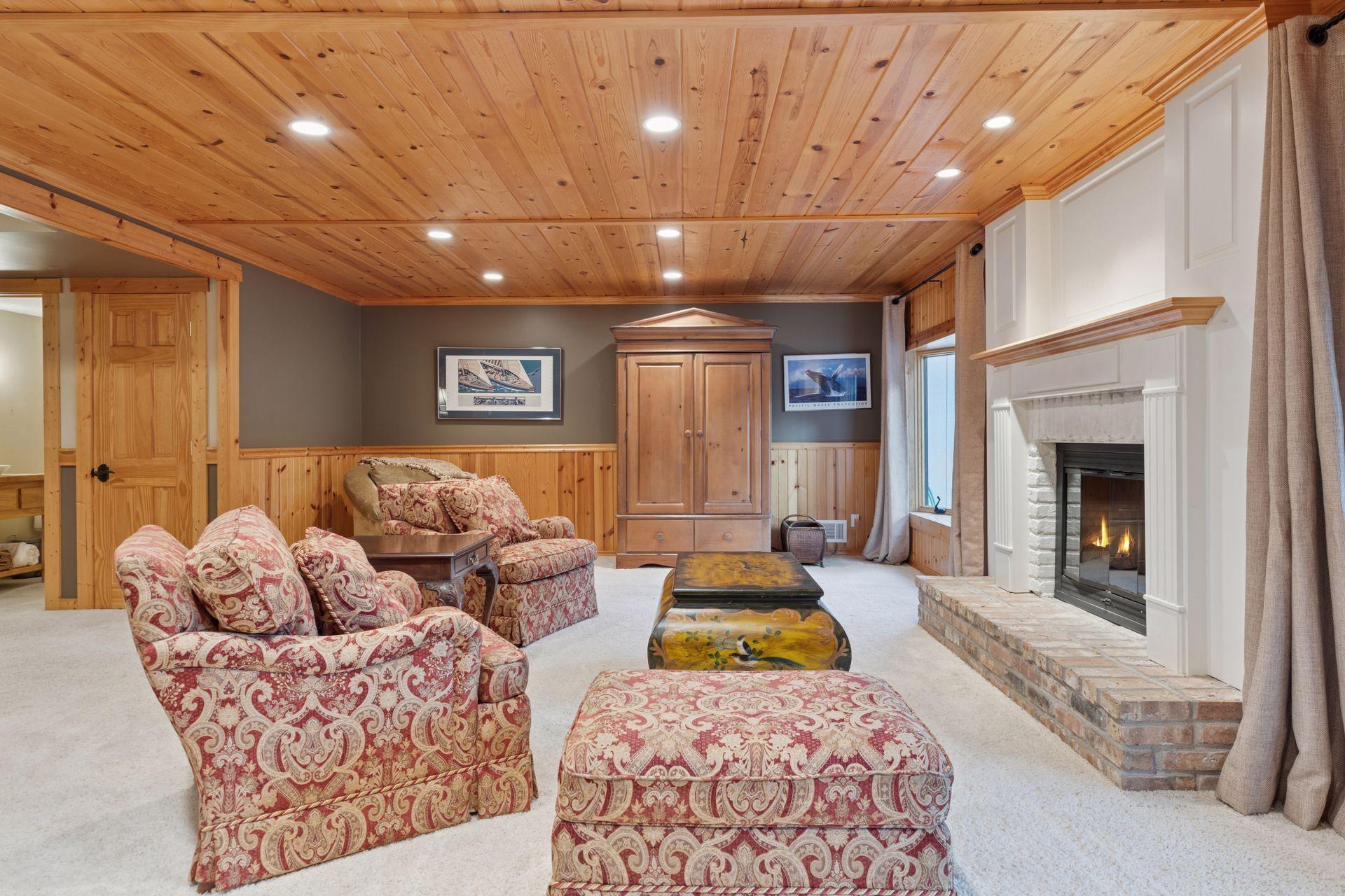 1517 Black Oaks Place N