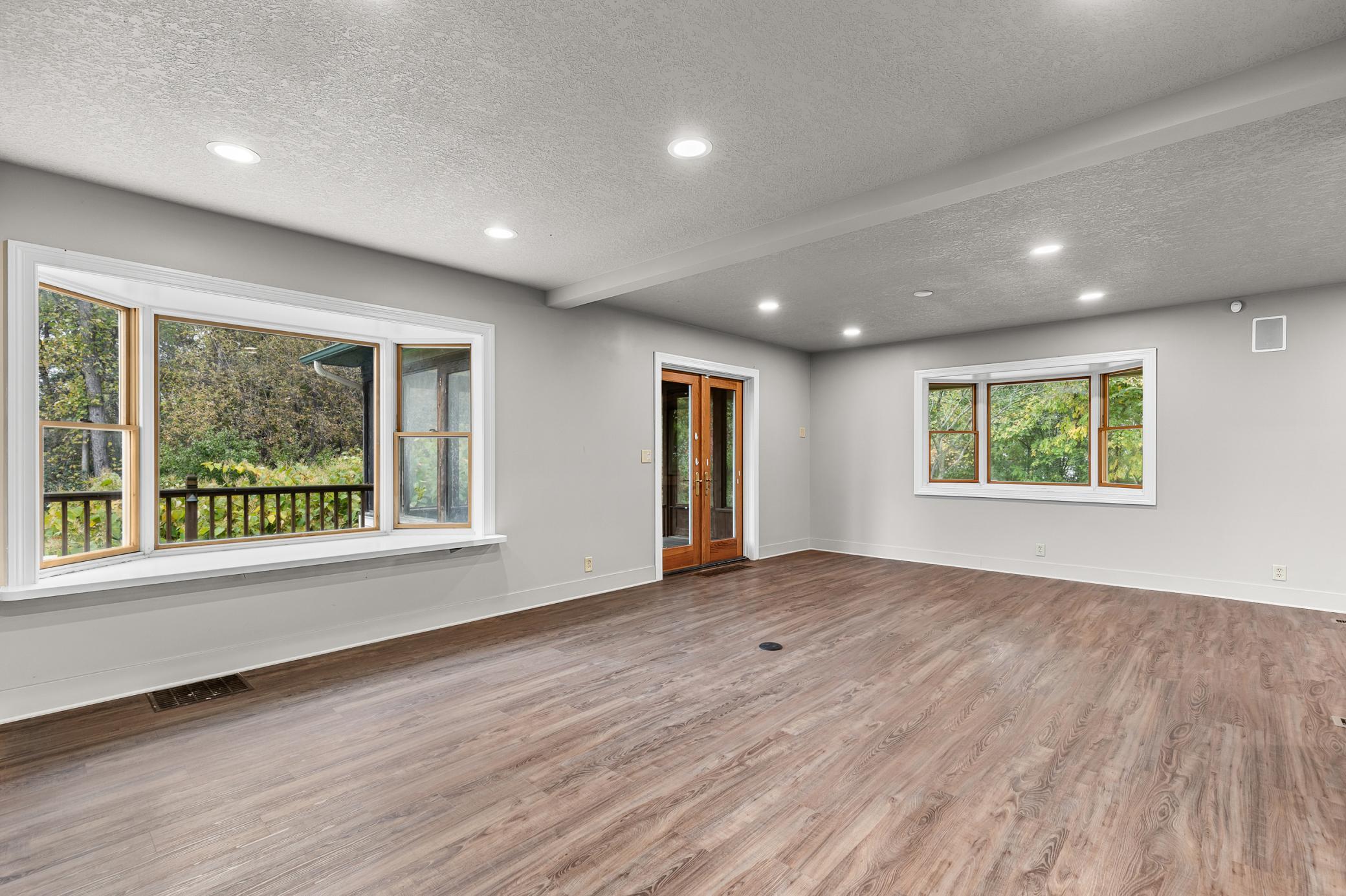 11361 Upper 33rd Street N