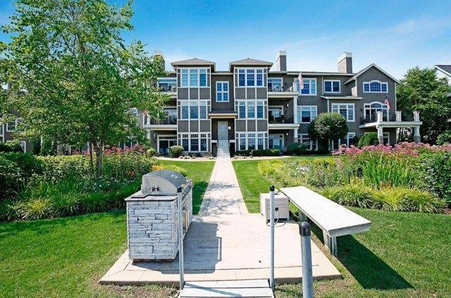 21957 Minnetonka Boulevard Unit: 15