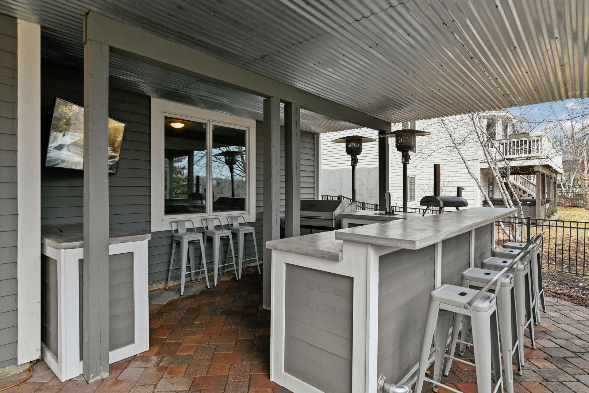 7424 Moccasin Trail
