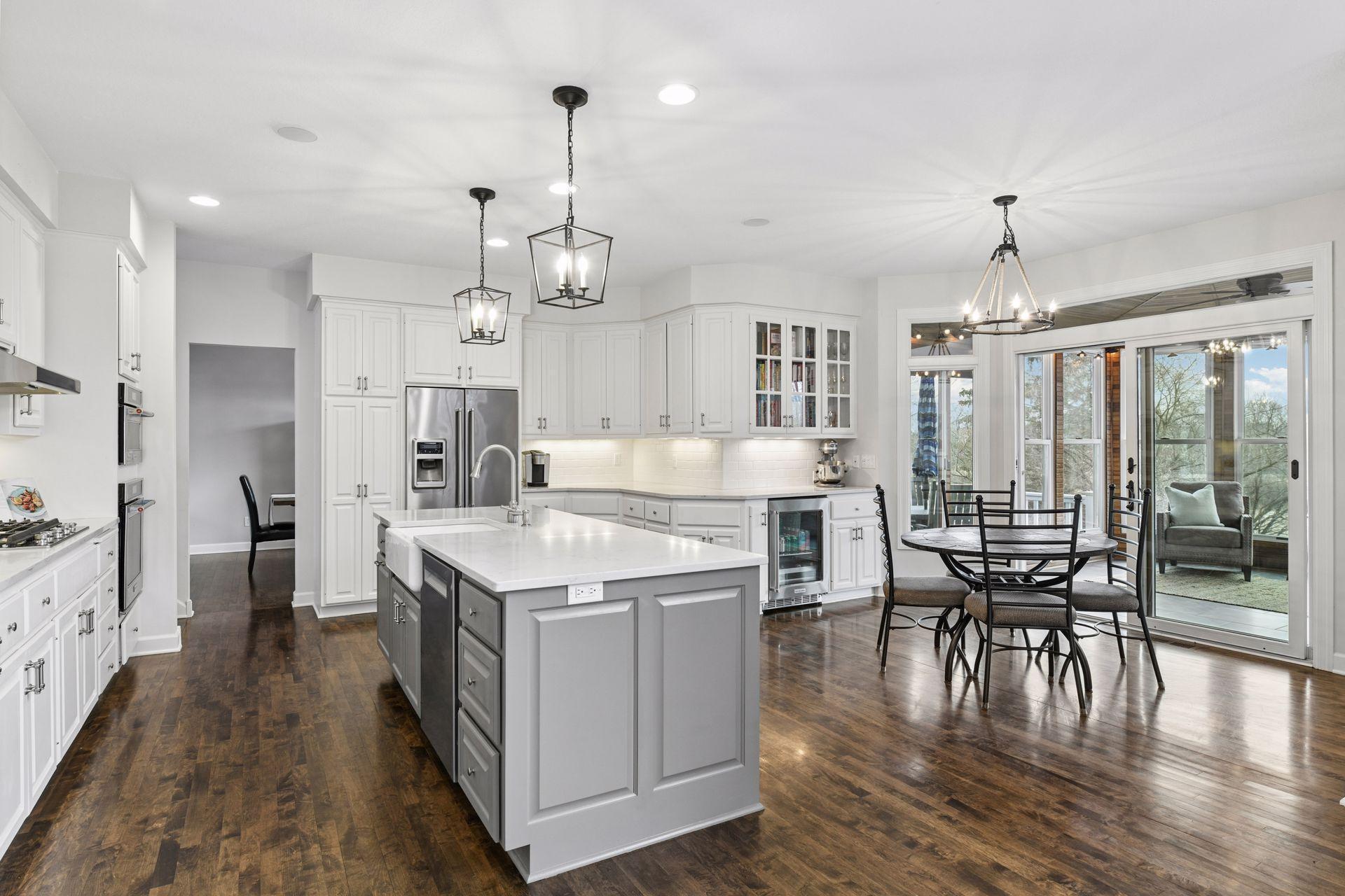 7424 Moccasin Trail