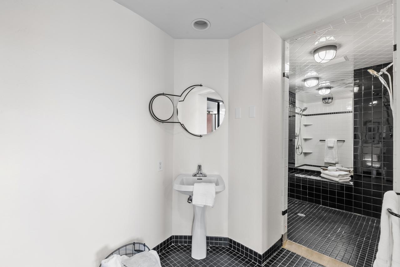 3145 Dean Court Unit: 1100