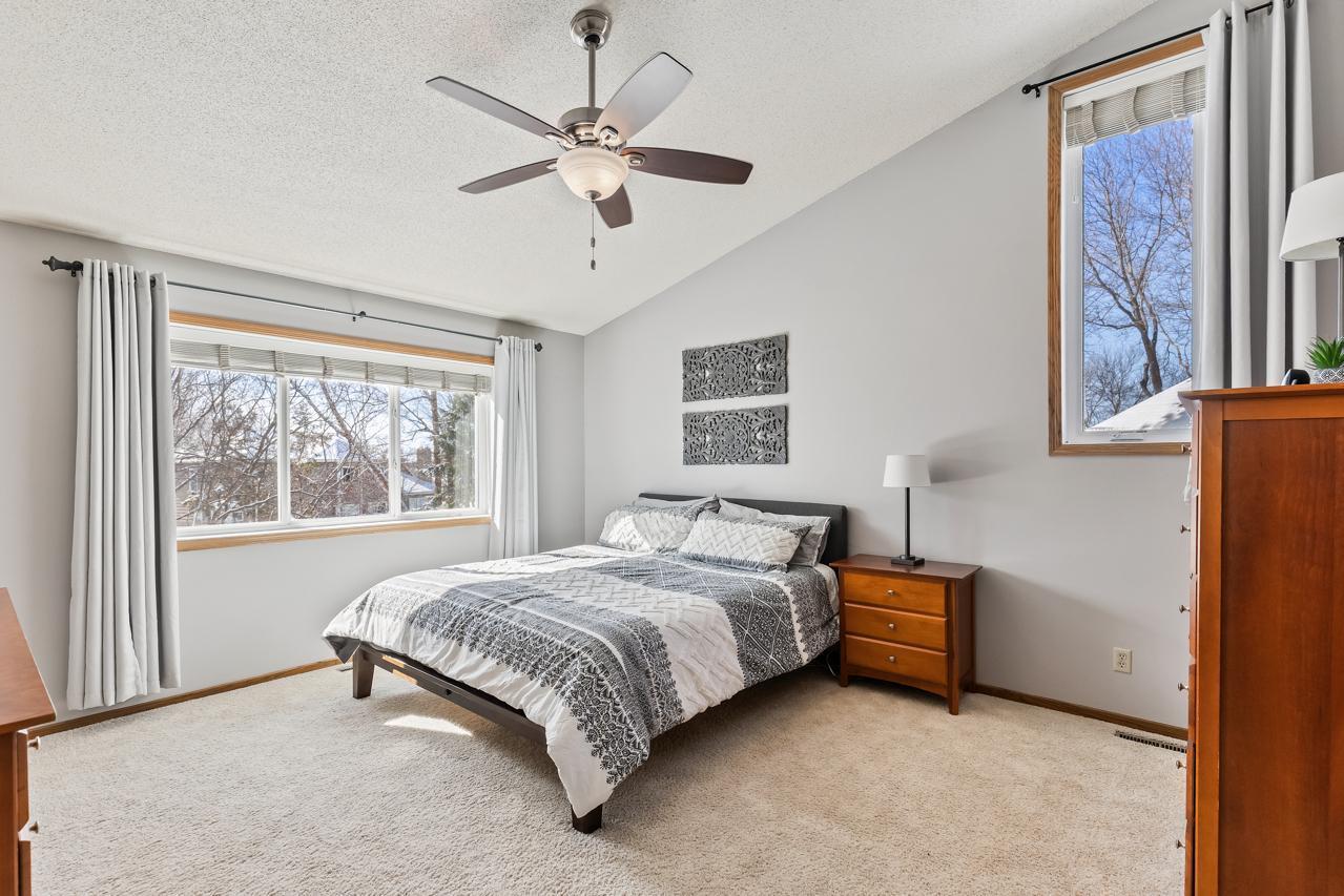 4250 Kingsview Lane N