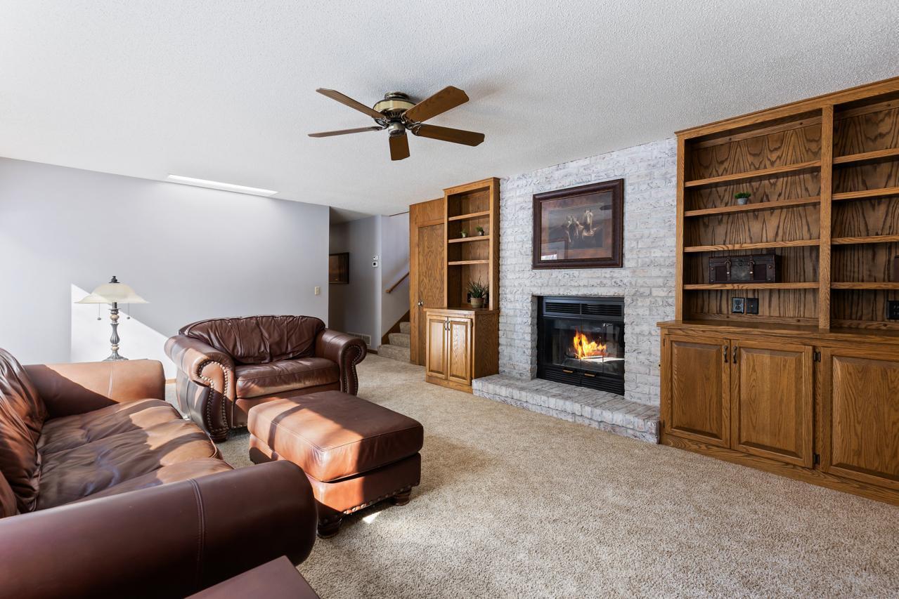 4250 Kingsview Lane N