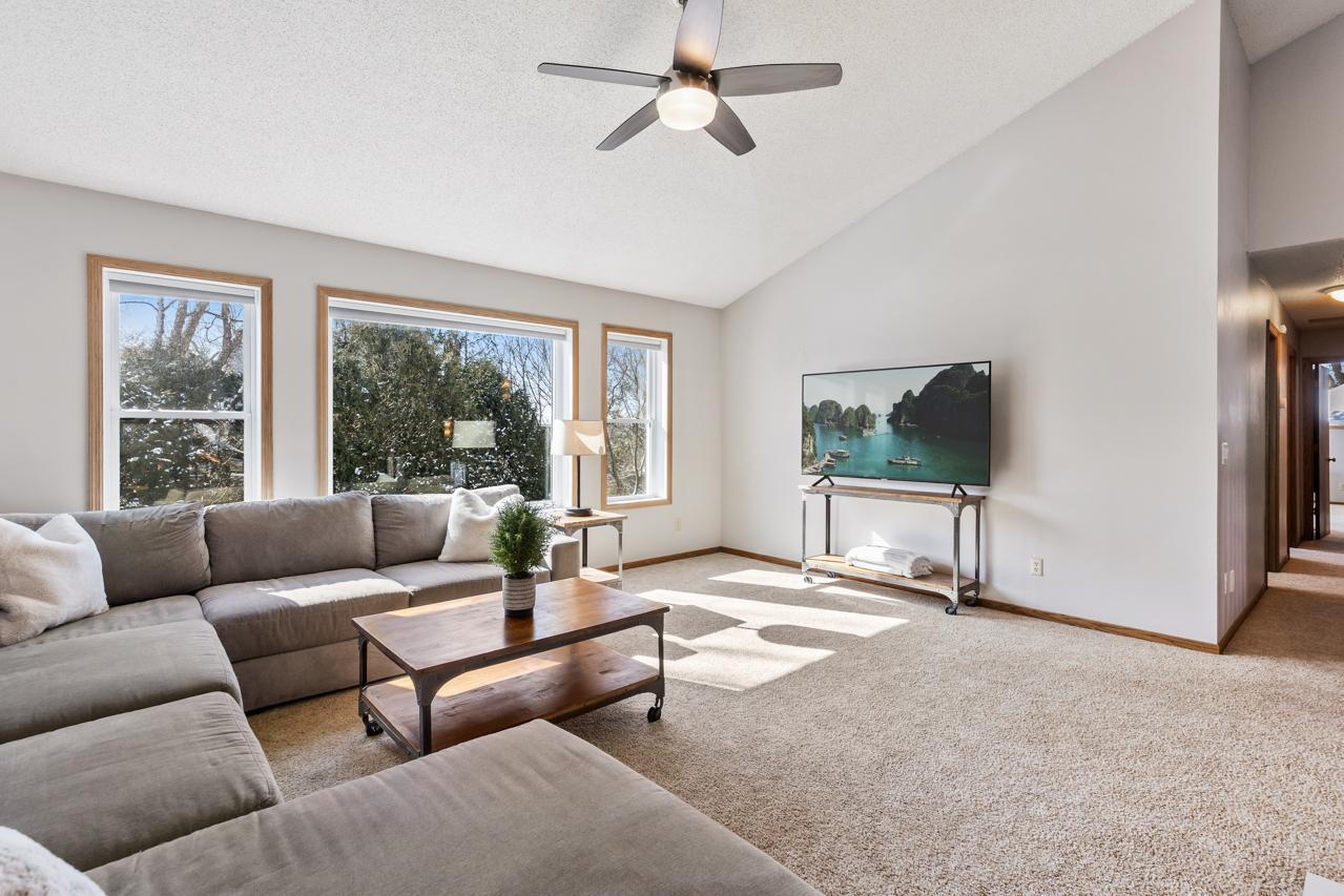 4250 Kingsview Lane N