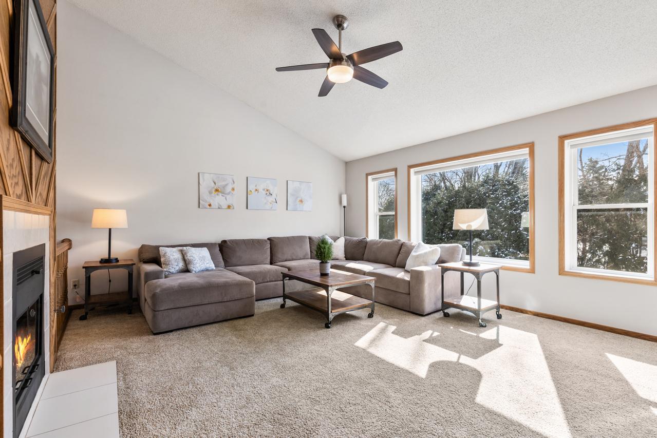 4250 Kingsview Lane N