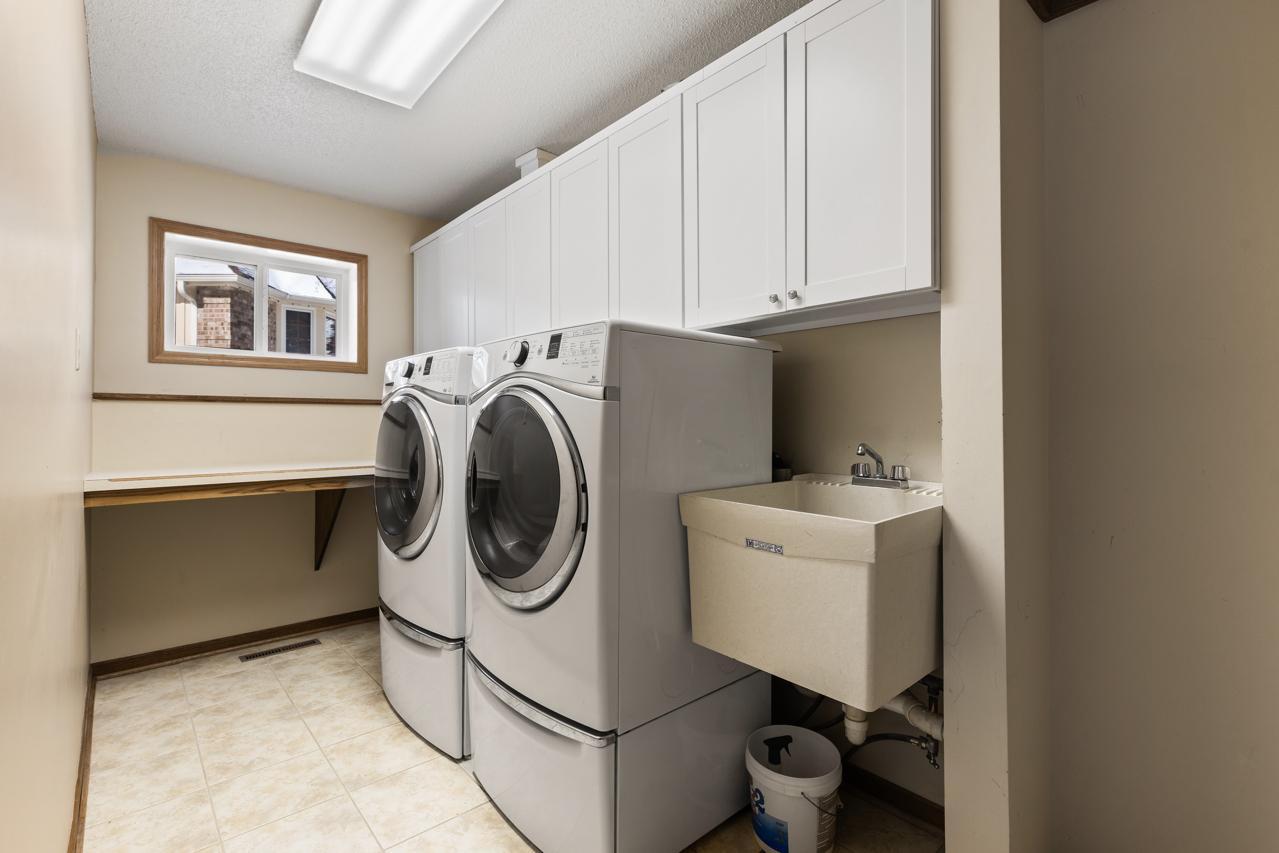 4250 Kingsview Lane N