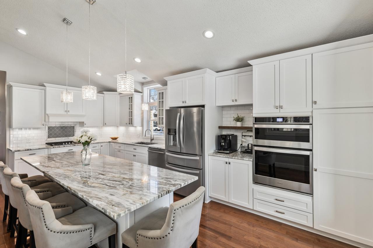 4250 Kingsview Lane N