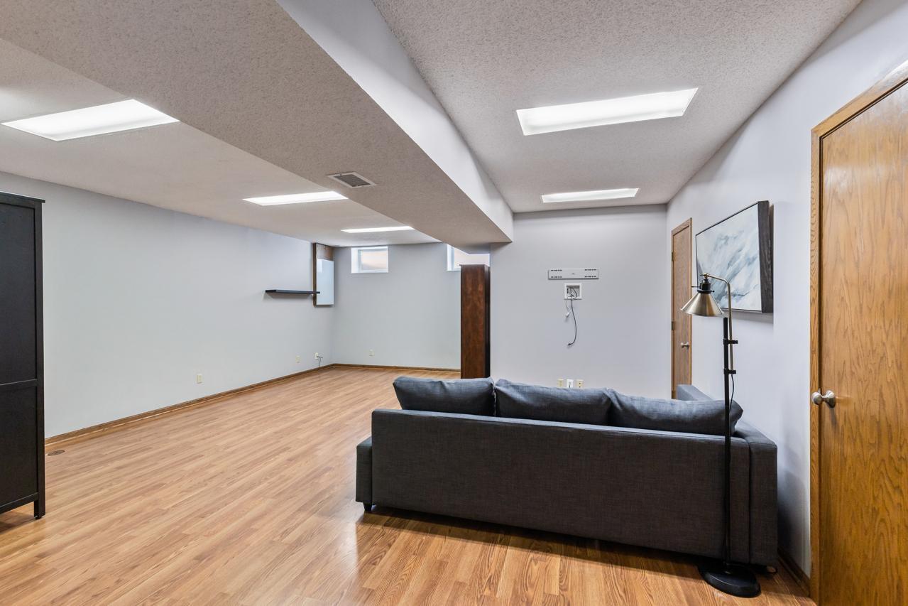 4250 Kingsview Lane N