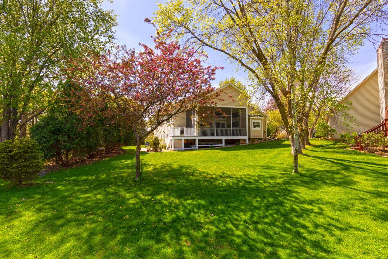 4250 Kingsview Lane N