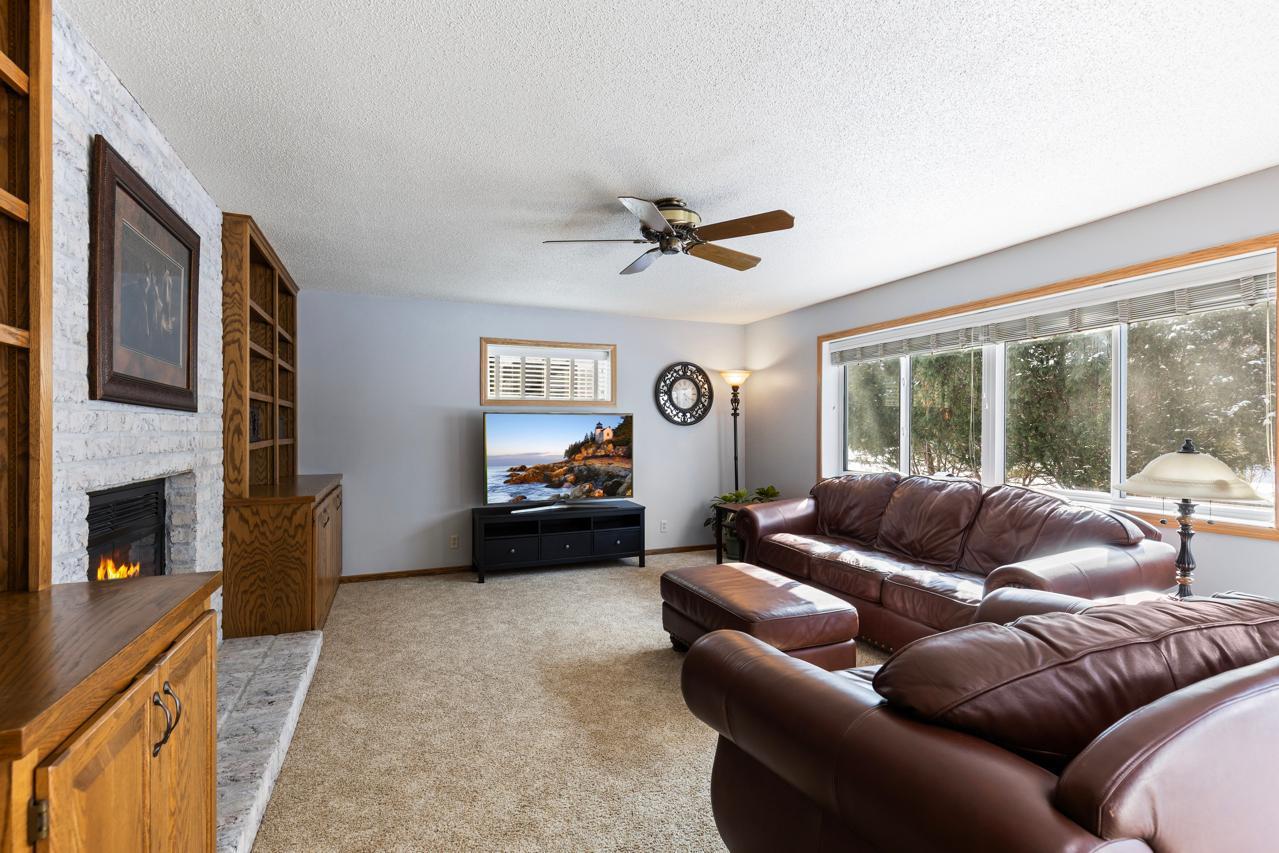 4250 Kingsview Lane N